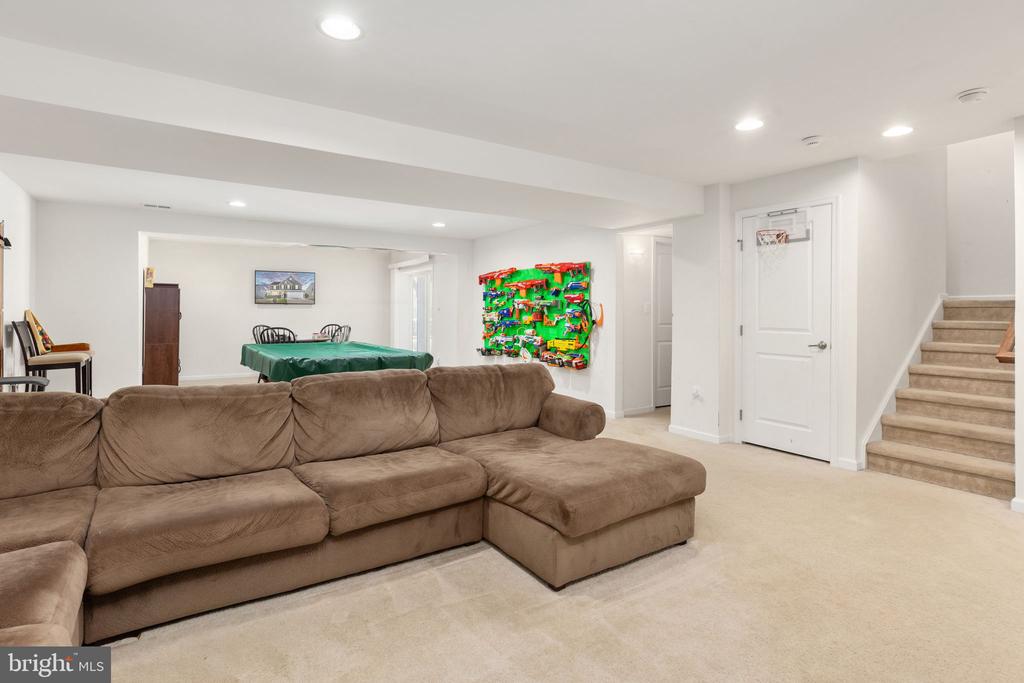 5812 SPRUCE VALLEY DRIVE