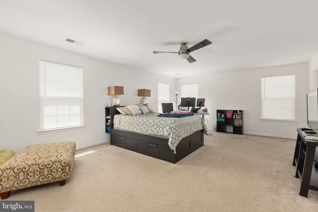 5812 SPRUCE VALLEY DRIVE