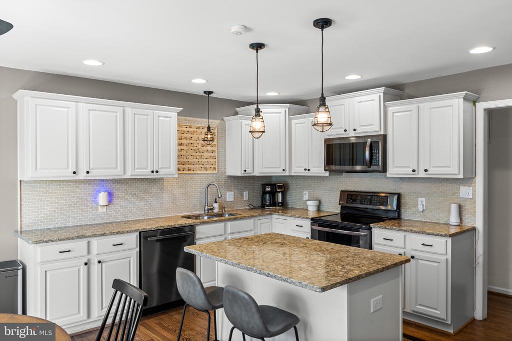 4810 QUEENSBURY CIRCLE