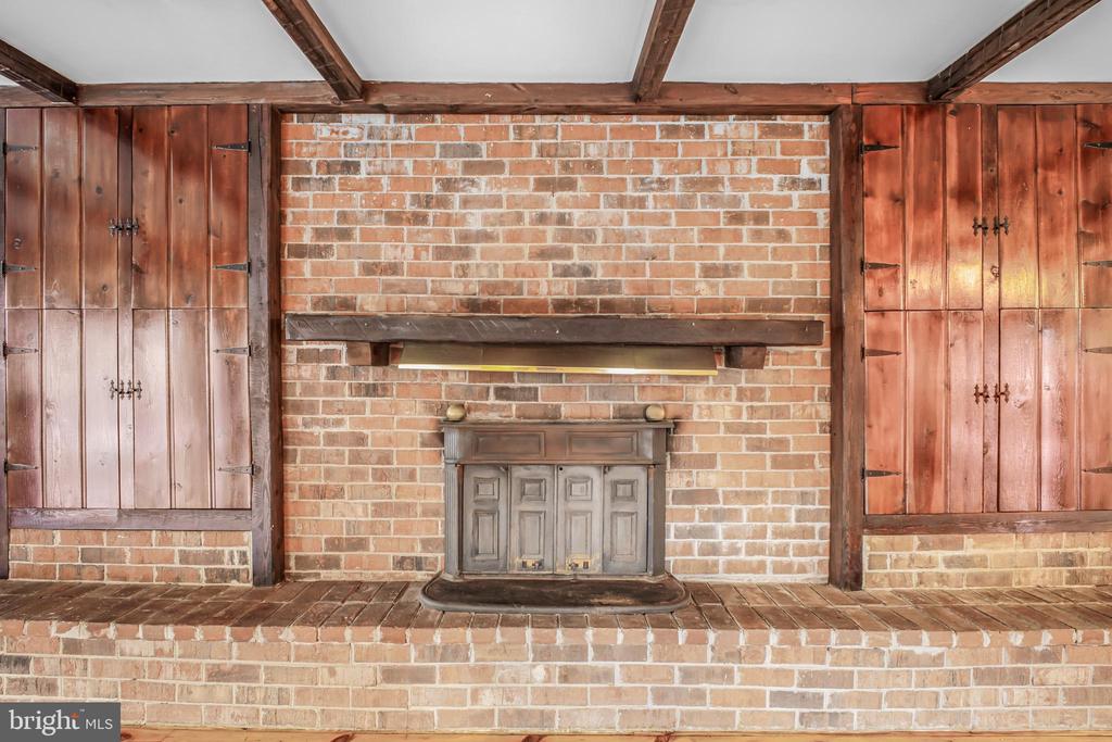 6908 ROXBURY MILL ROAD