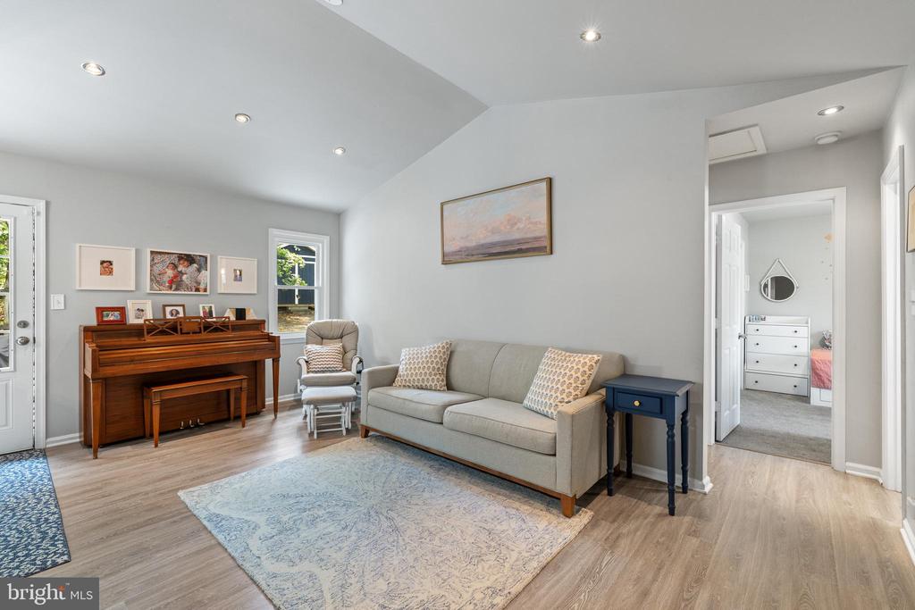 10712 HEATHERWOOD DRIVE