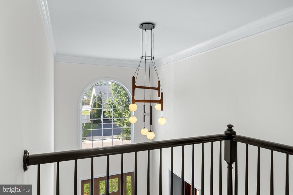 7102 CROWN JEWELS COURT