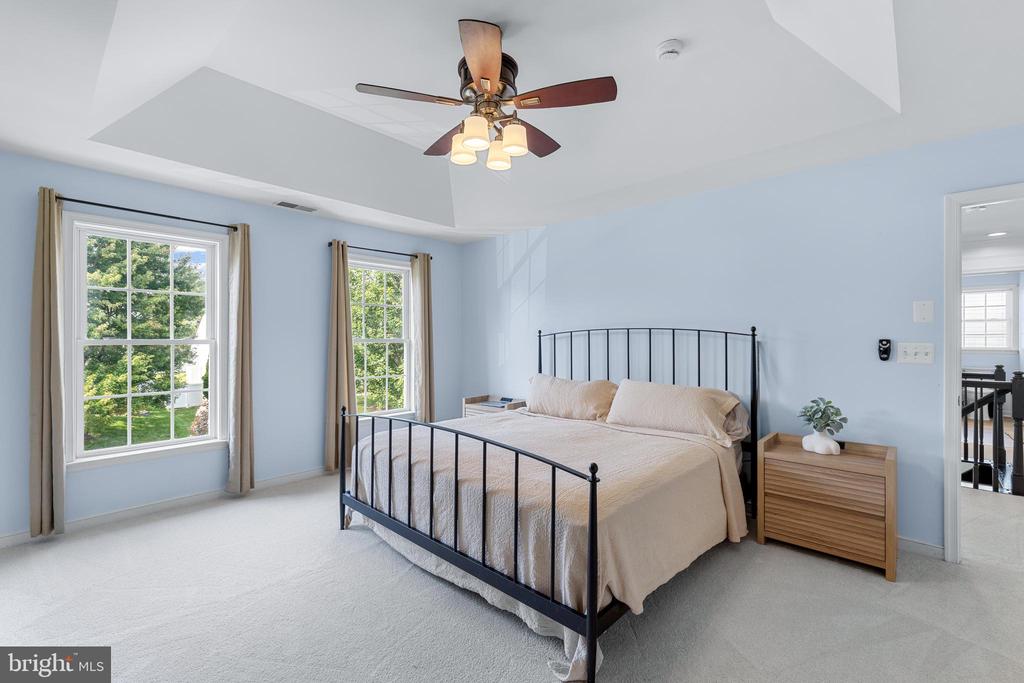 7102 CROWN JEWELS COURT