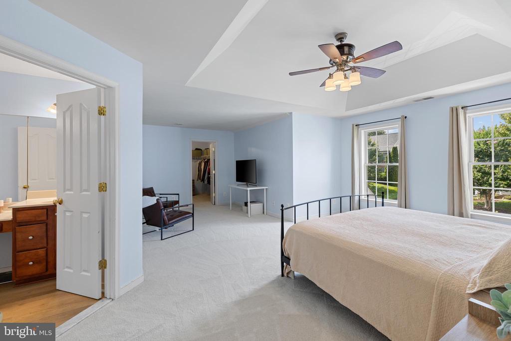 7102 CROWN JEWELS COURT