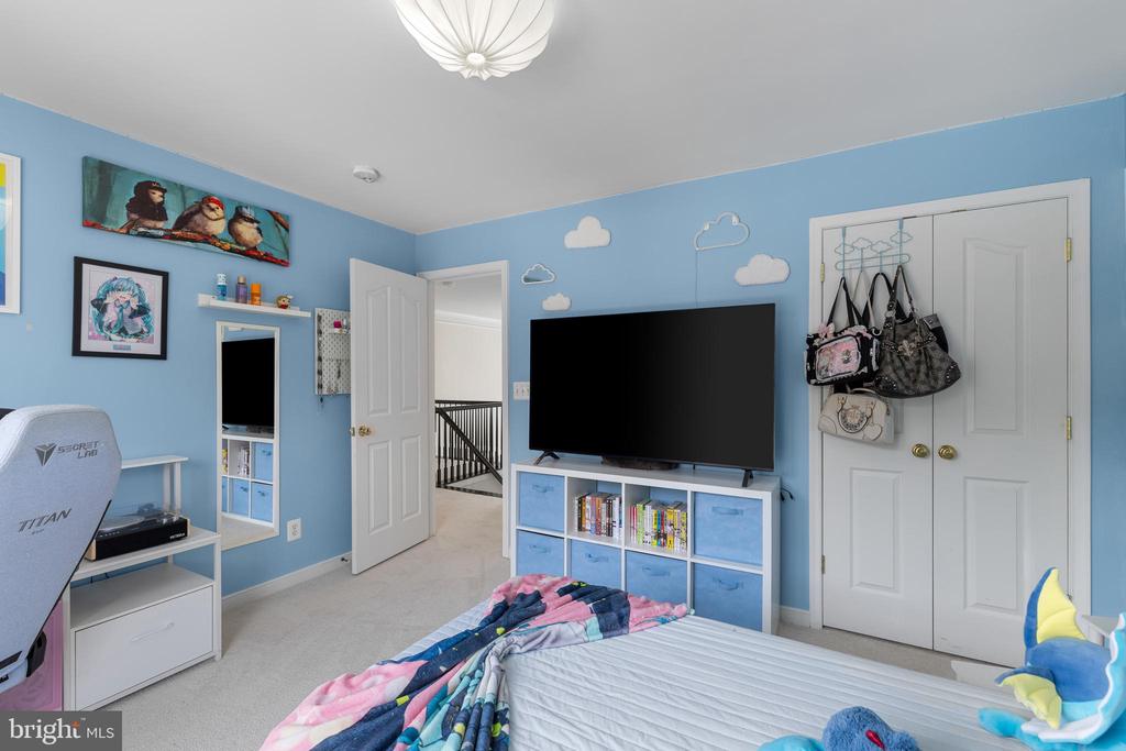 7102 CROWN JEWELS COURT