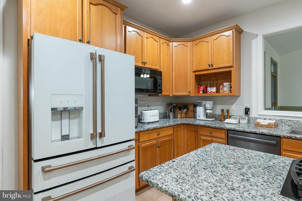 7102 CROWN JEWELS COURT