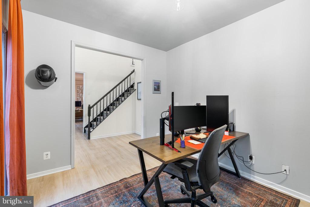 7102 CROWN JEWELS COURT