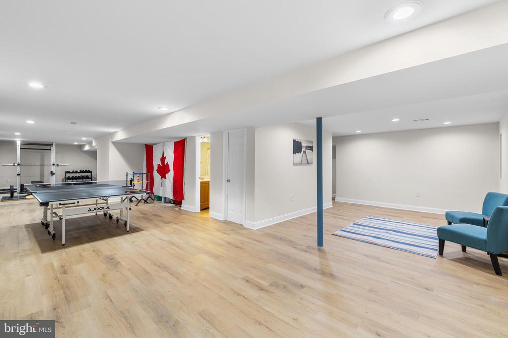 7102 CROWN JEWELS COURT