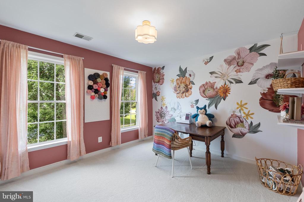 7102 CROWN JEWELS COURT