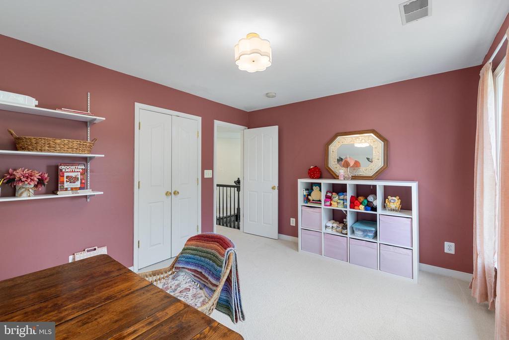 7102 CROWN JEWELS COURT