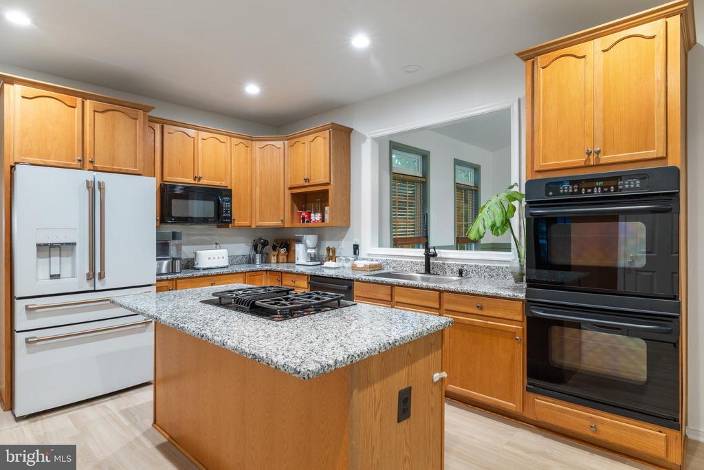 7102 CROWN JEWELS COURT