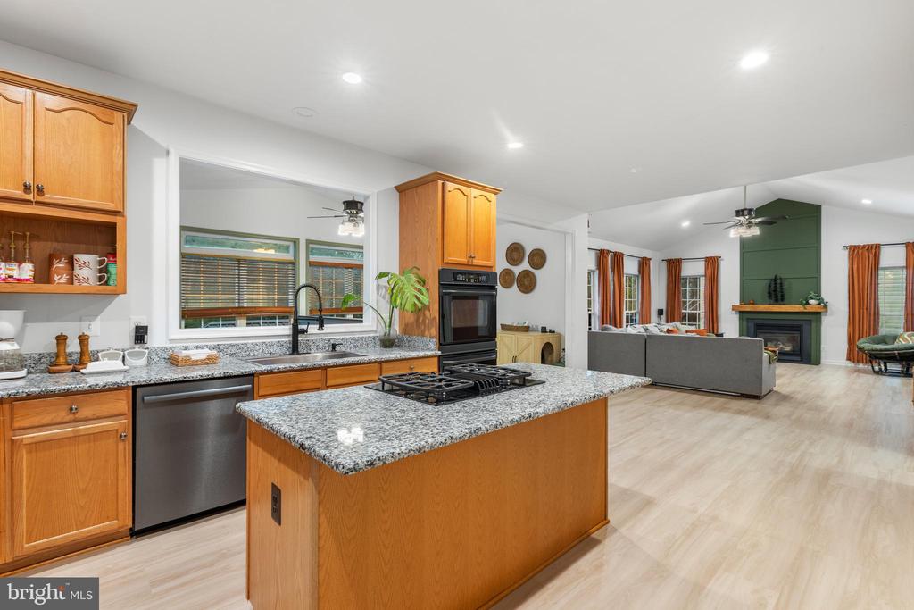7102 CROWN JEWELS COURT