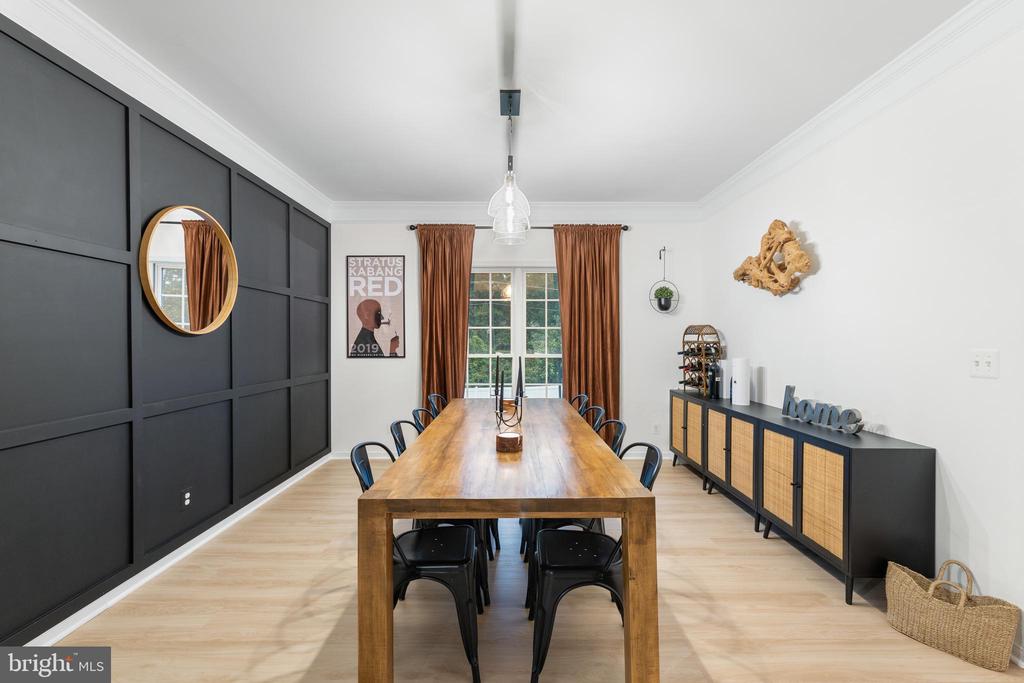7102 CROWN JEWELS COURT