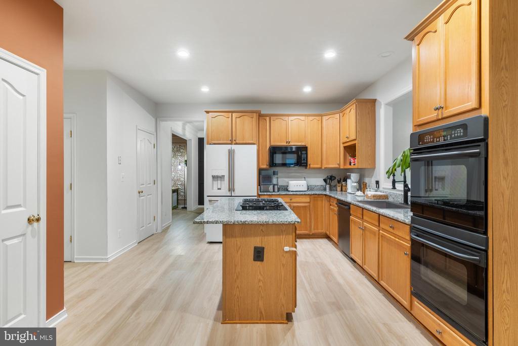 7102 CROWN JEWELS COURT