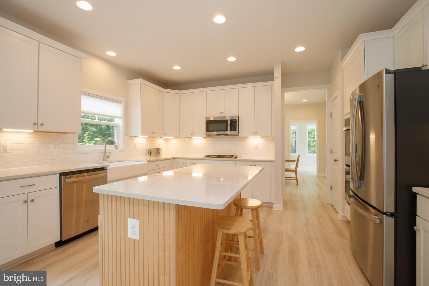 85 Hopewell Dr