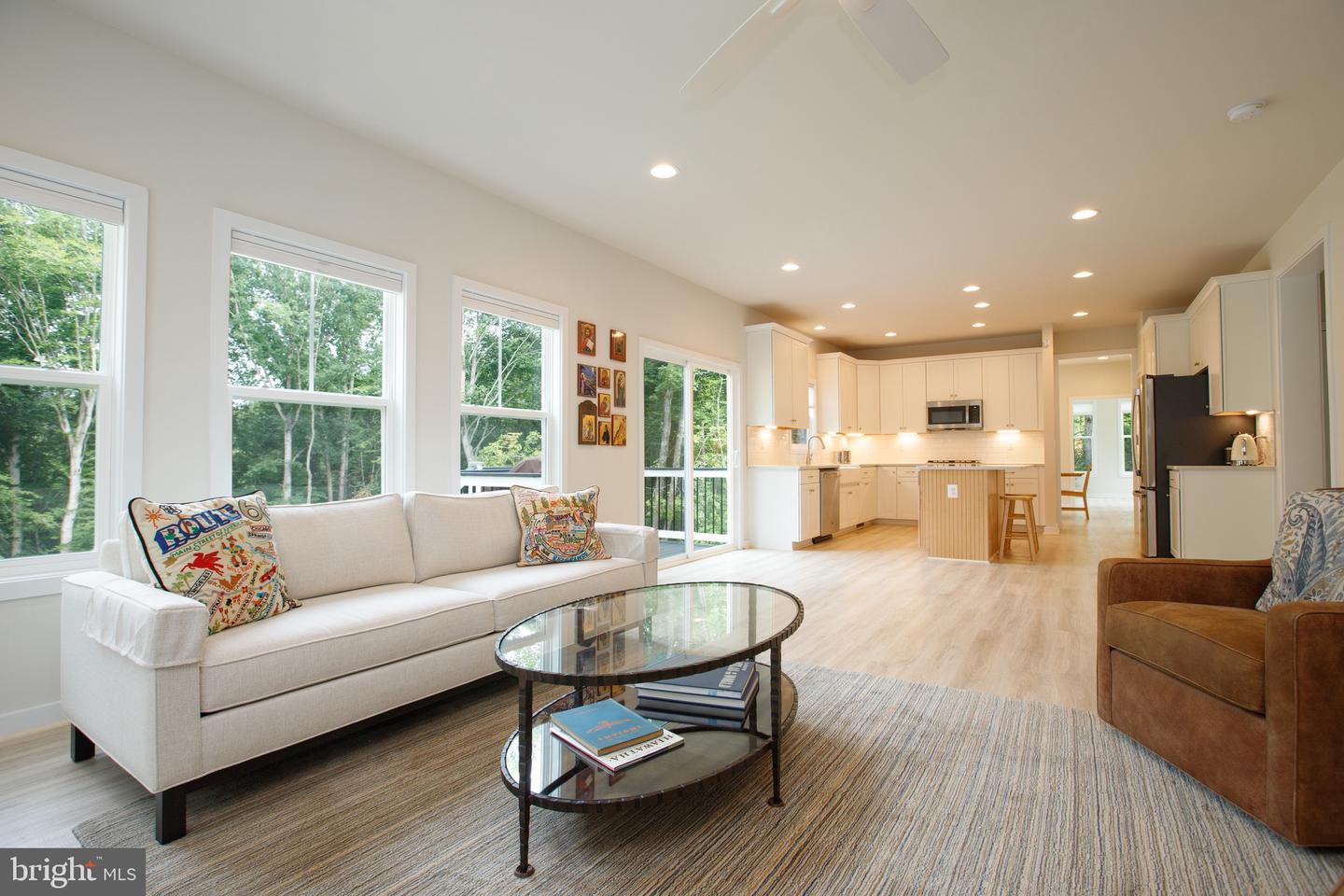 85 Hopewell Dr