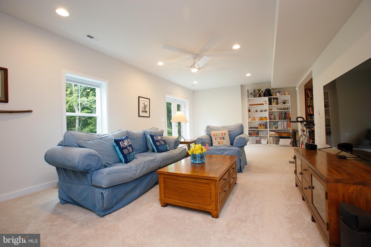 85 Hopewell Dr