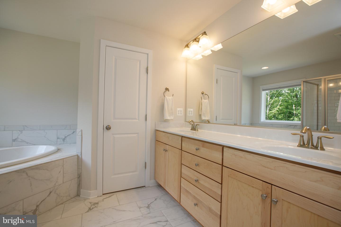 85 Hopewell Dr