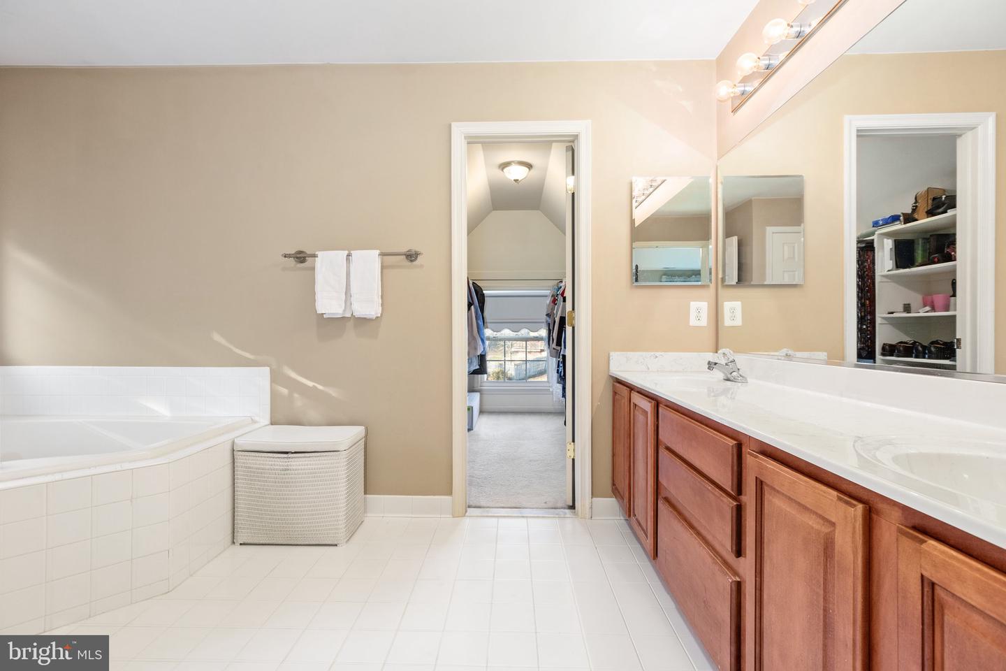 9 Revere Ct