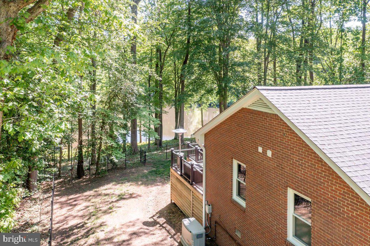 117 Lake Shore Dr