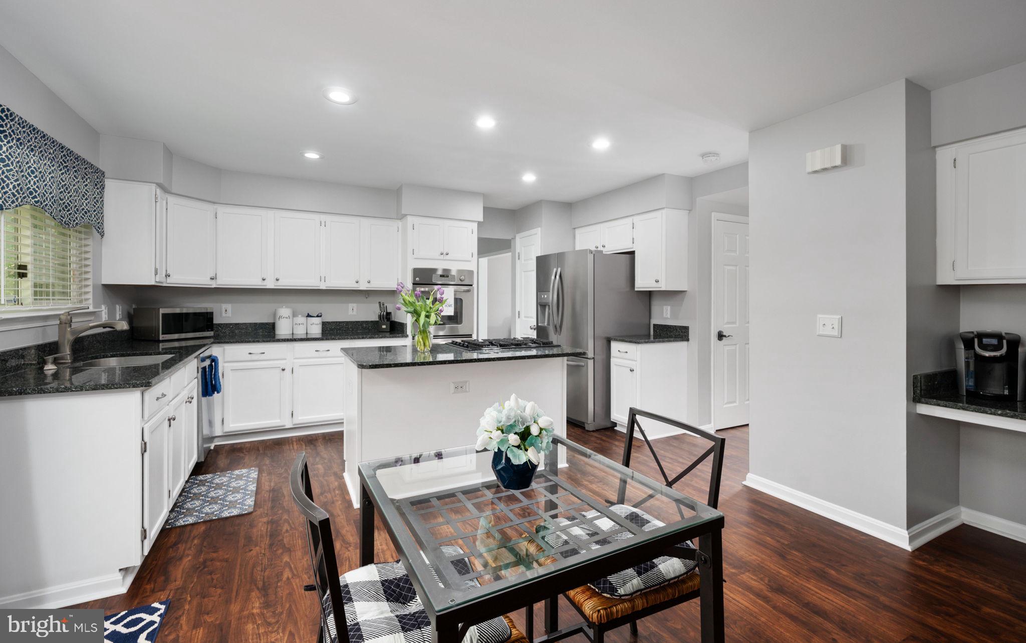 2 Newport Ct