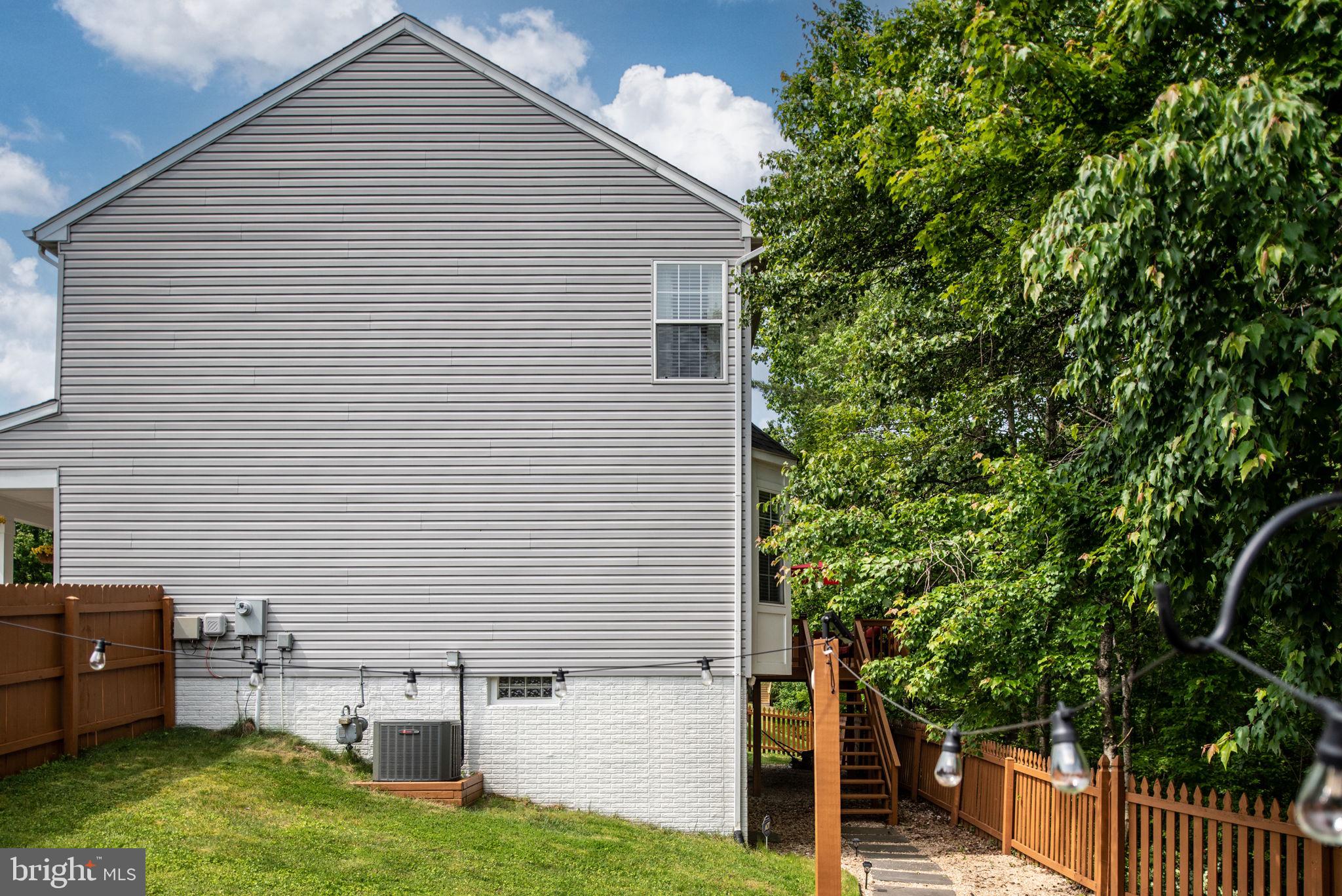 2 Newport Ct