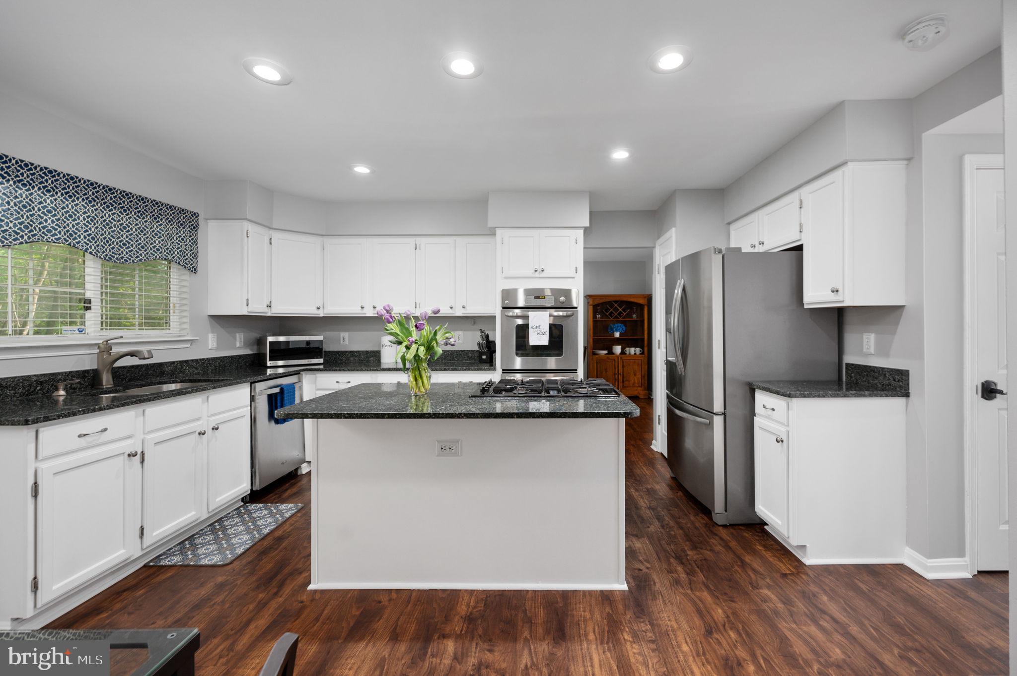 2 Newport Ct