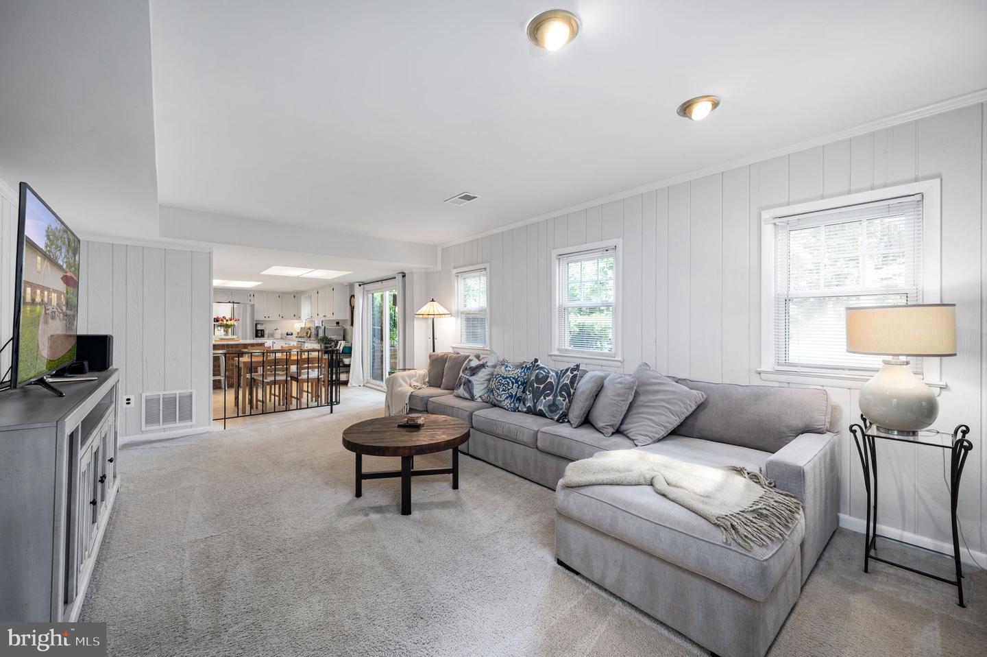 1035 Aquia Dr