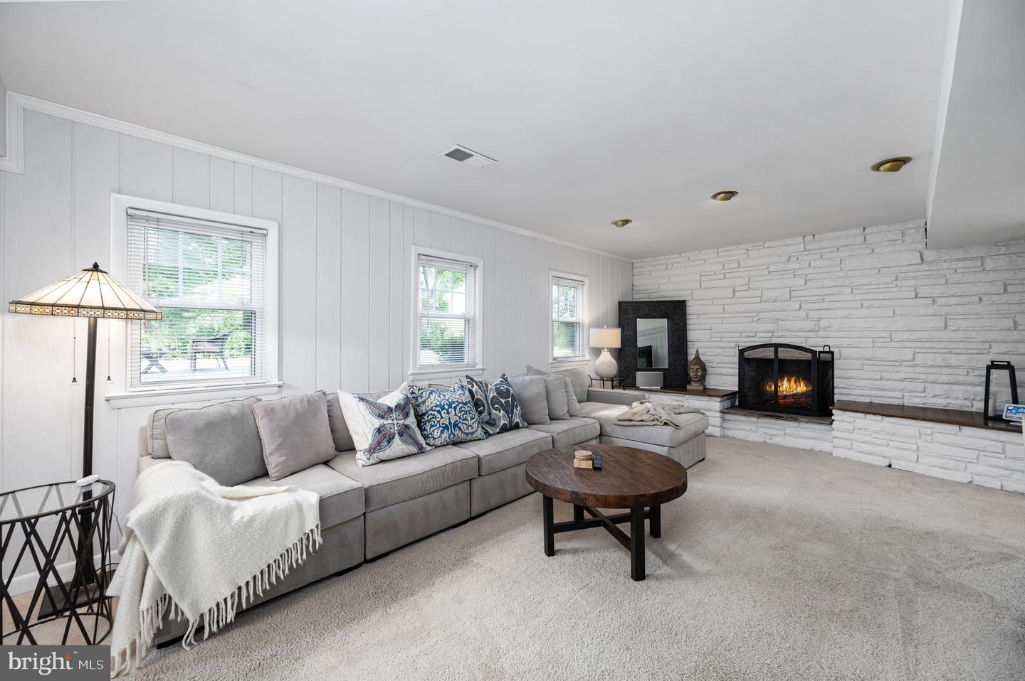 1035 Aquia Dr