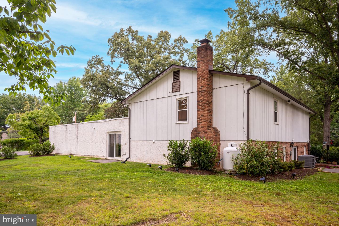 1035 Aquia Dr