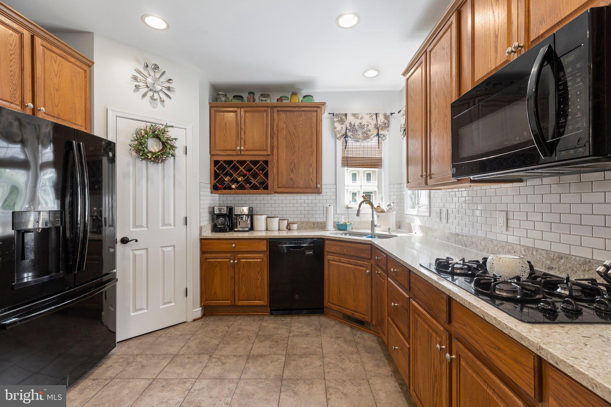 10 Crawford Ln