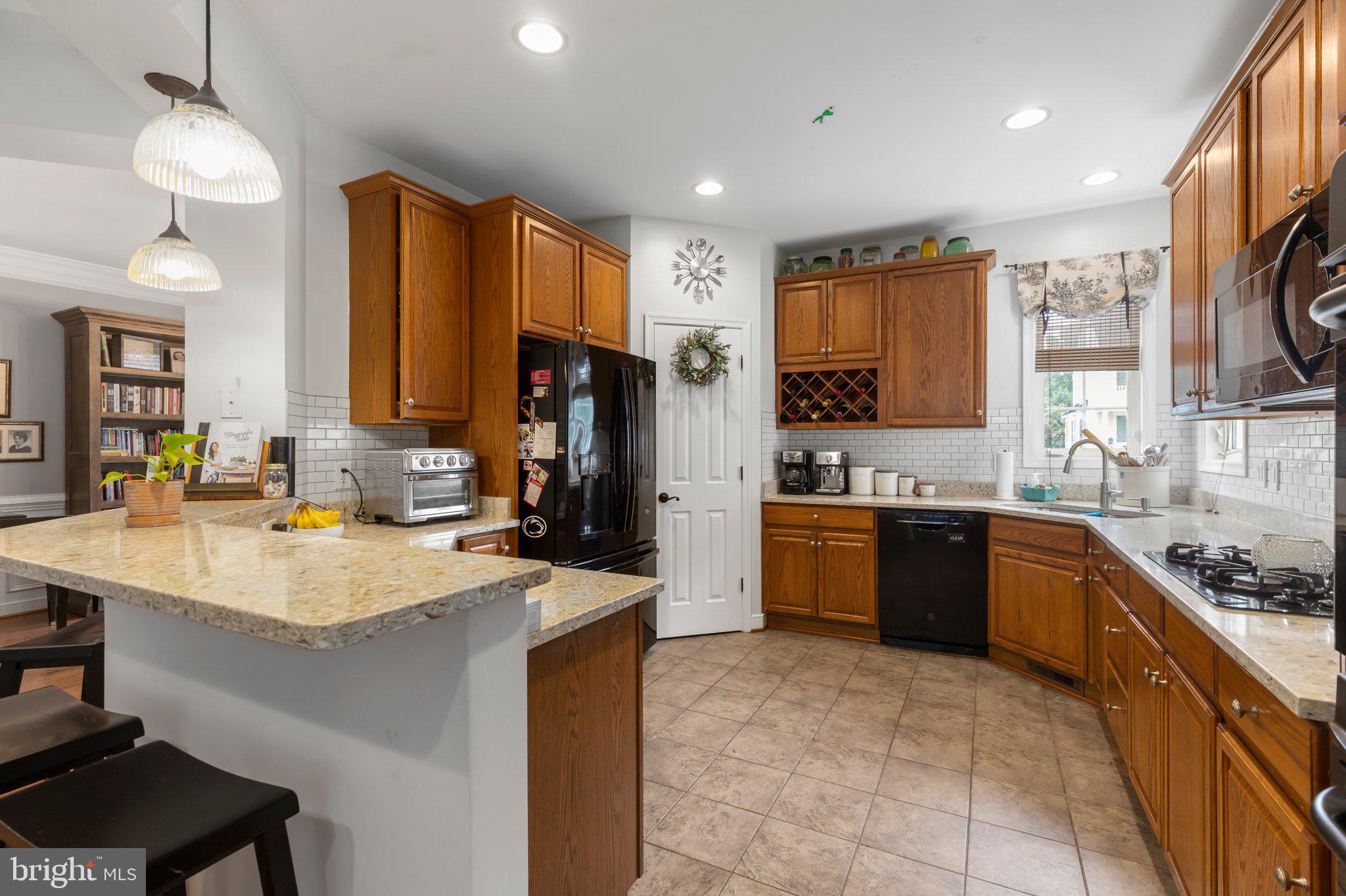 10 Crawford Ln