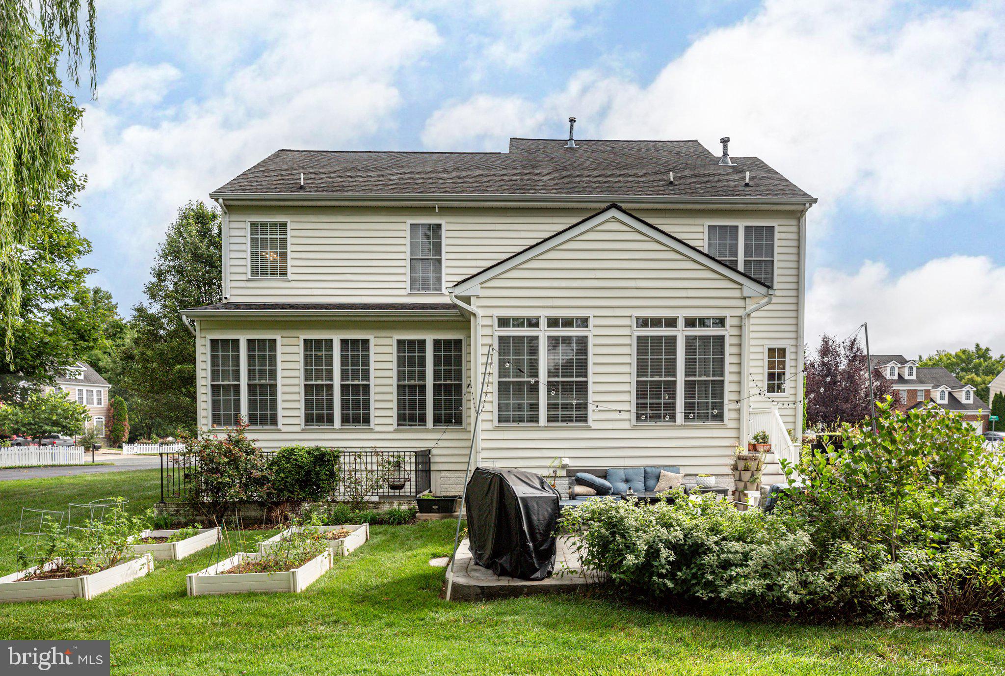 10 Crawford Ln