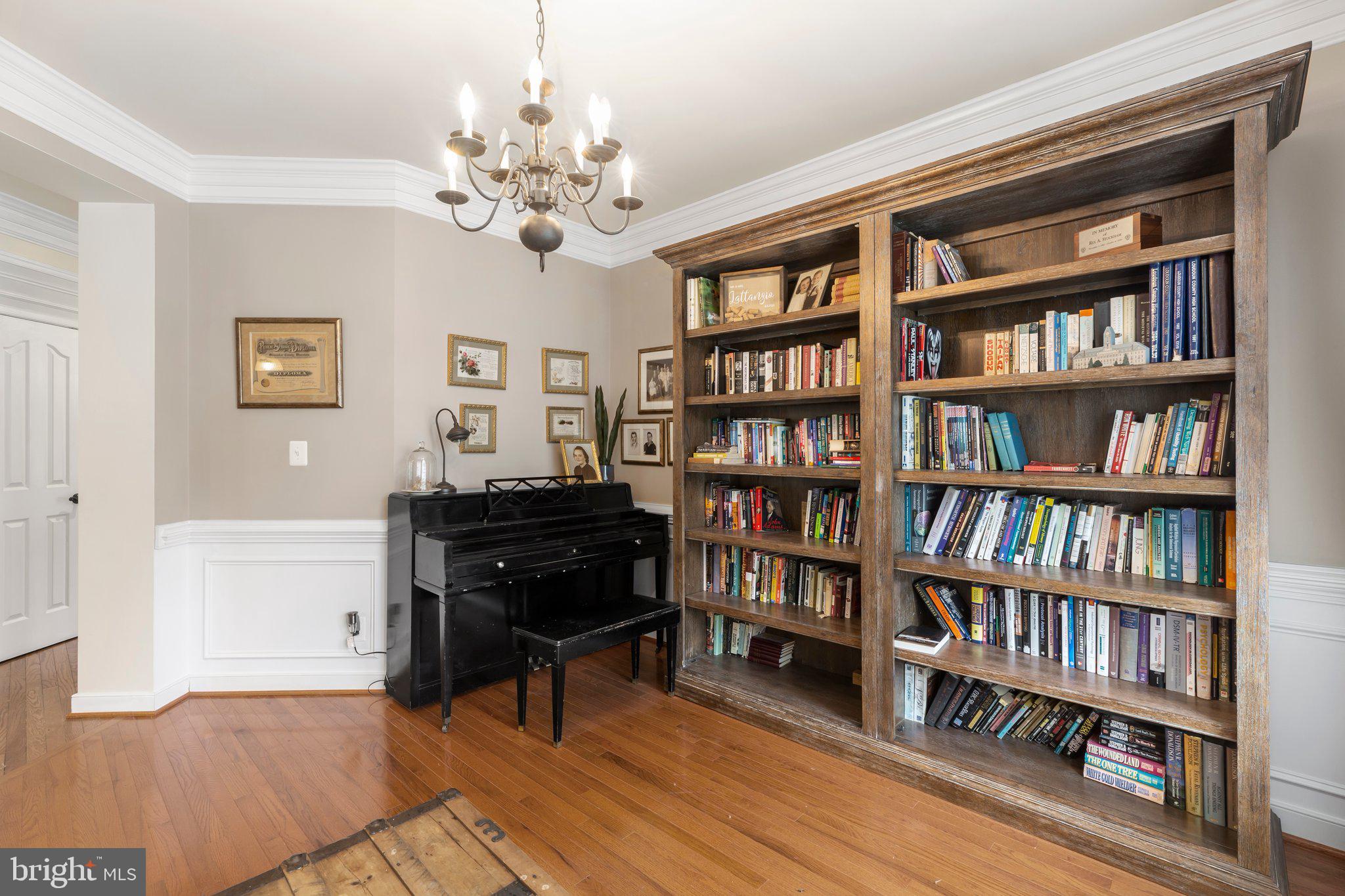 10 Crawford Ln