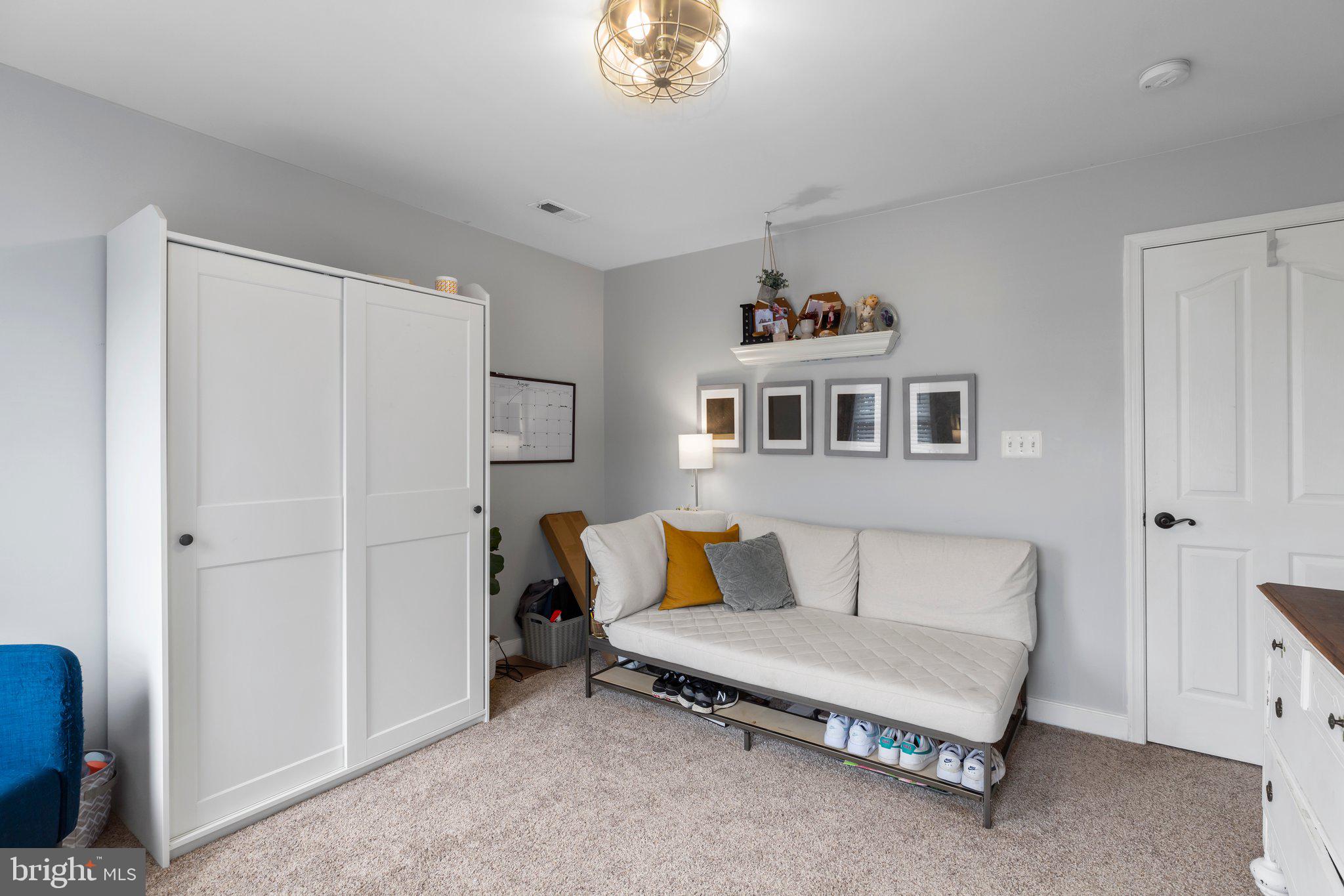 10 Crawford Ln