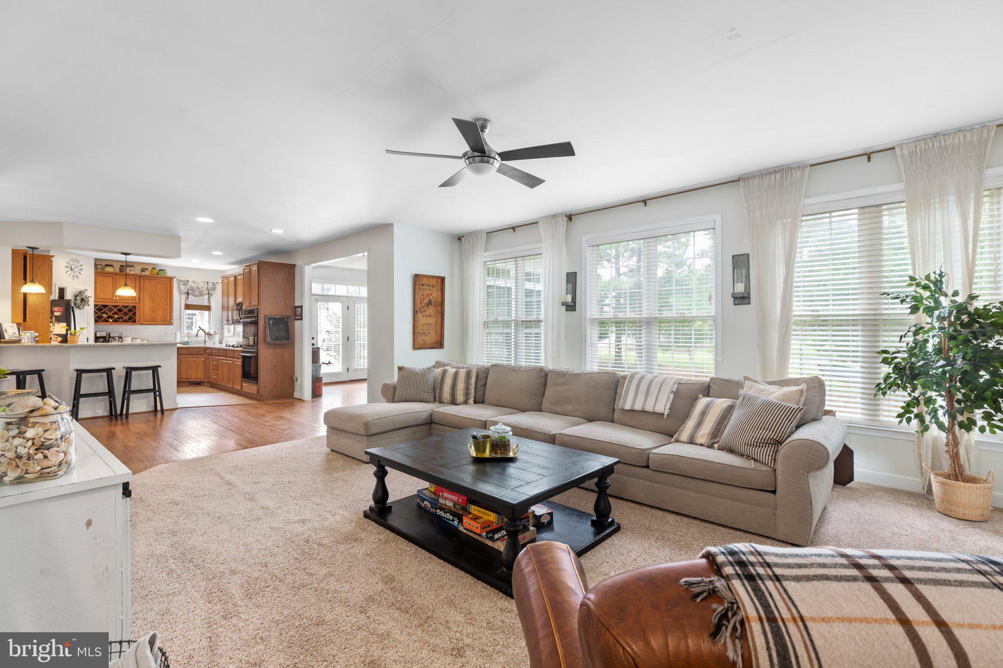 10 Crawford Ln