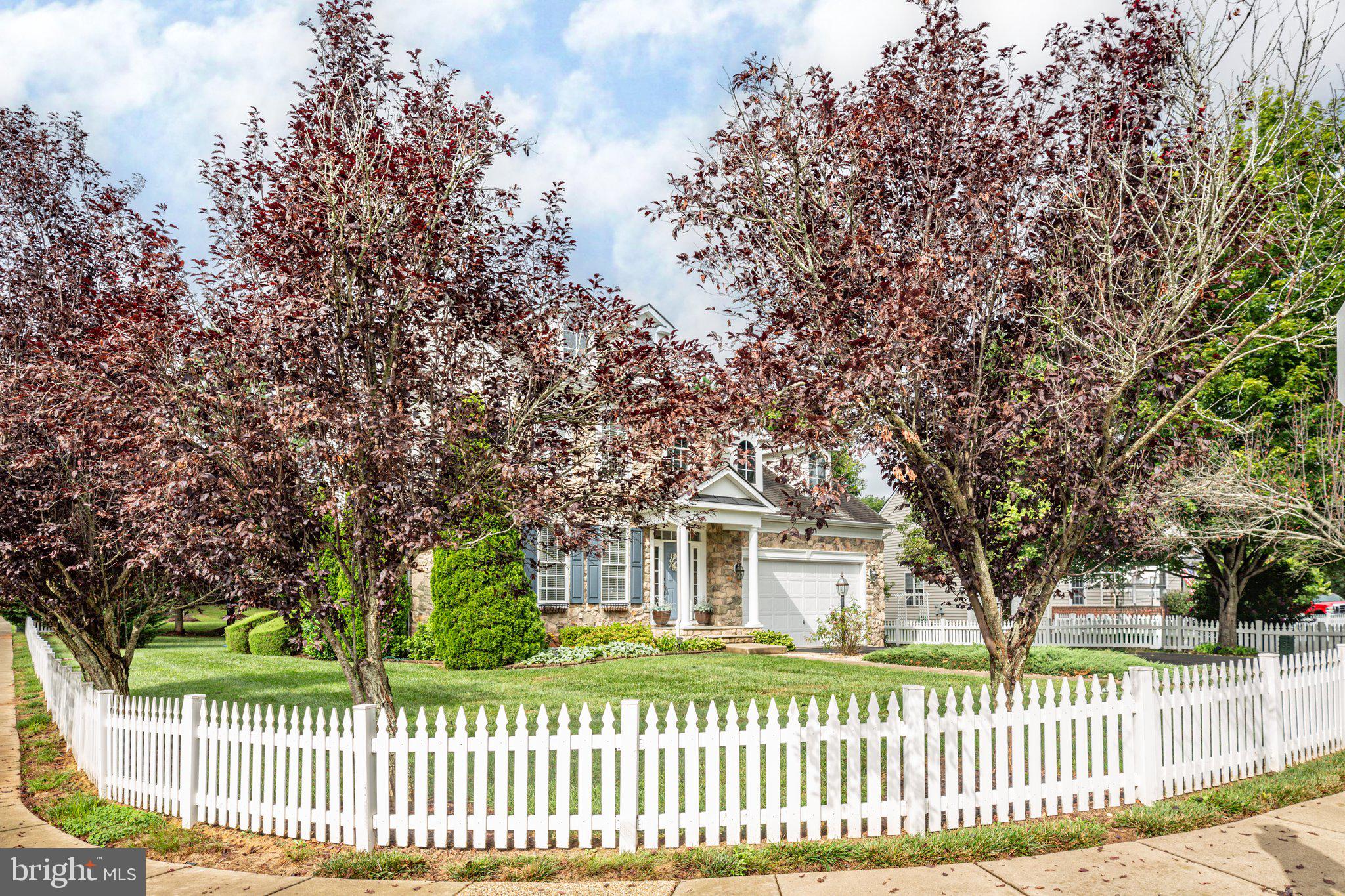 10 Crawford Ln