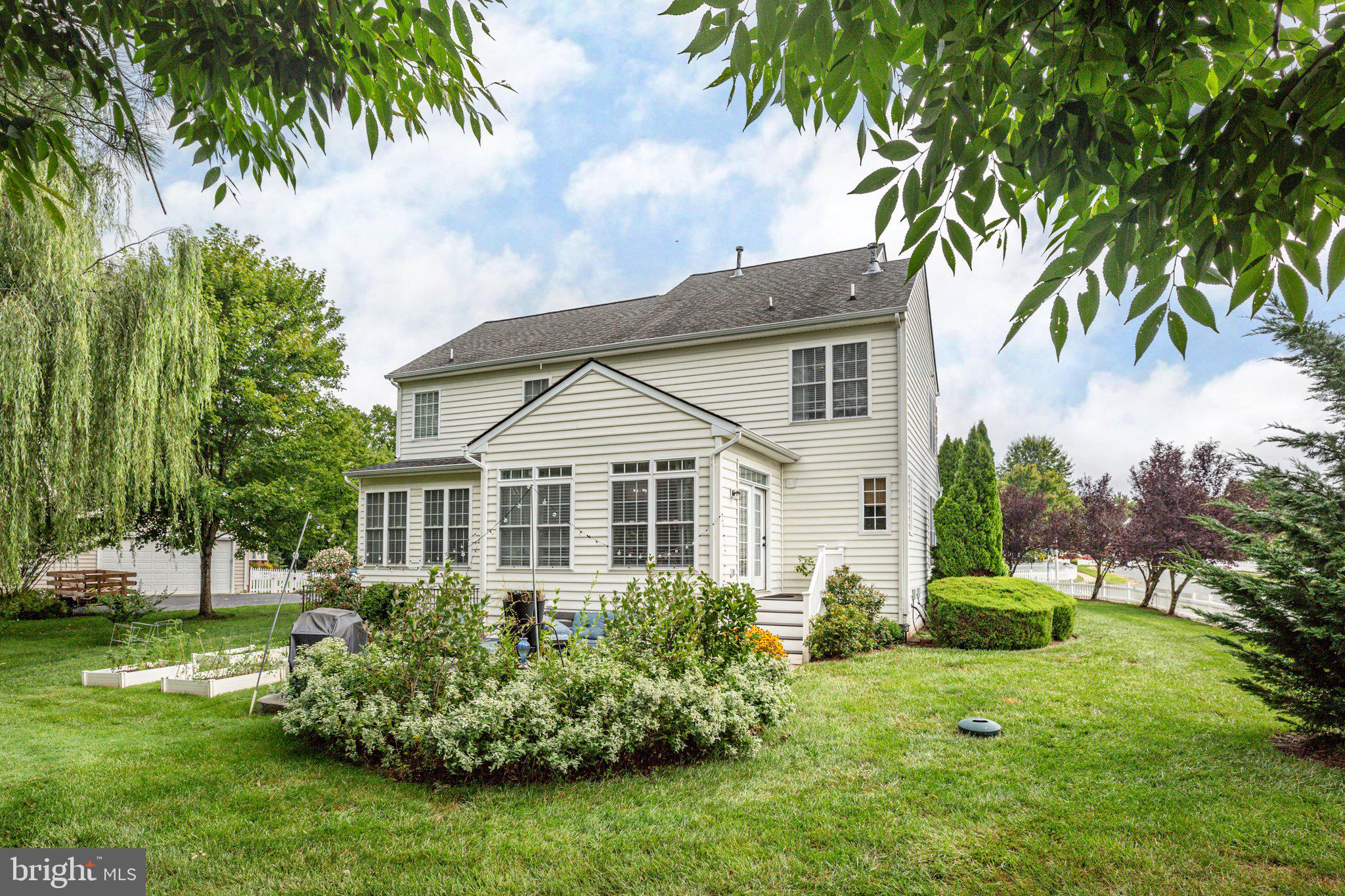 10 Crawford Ln