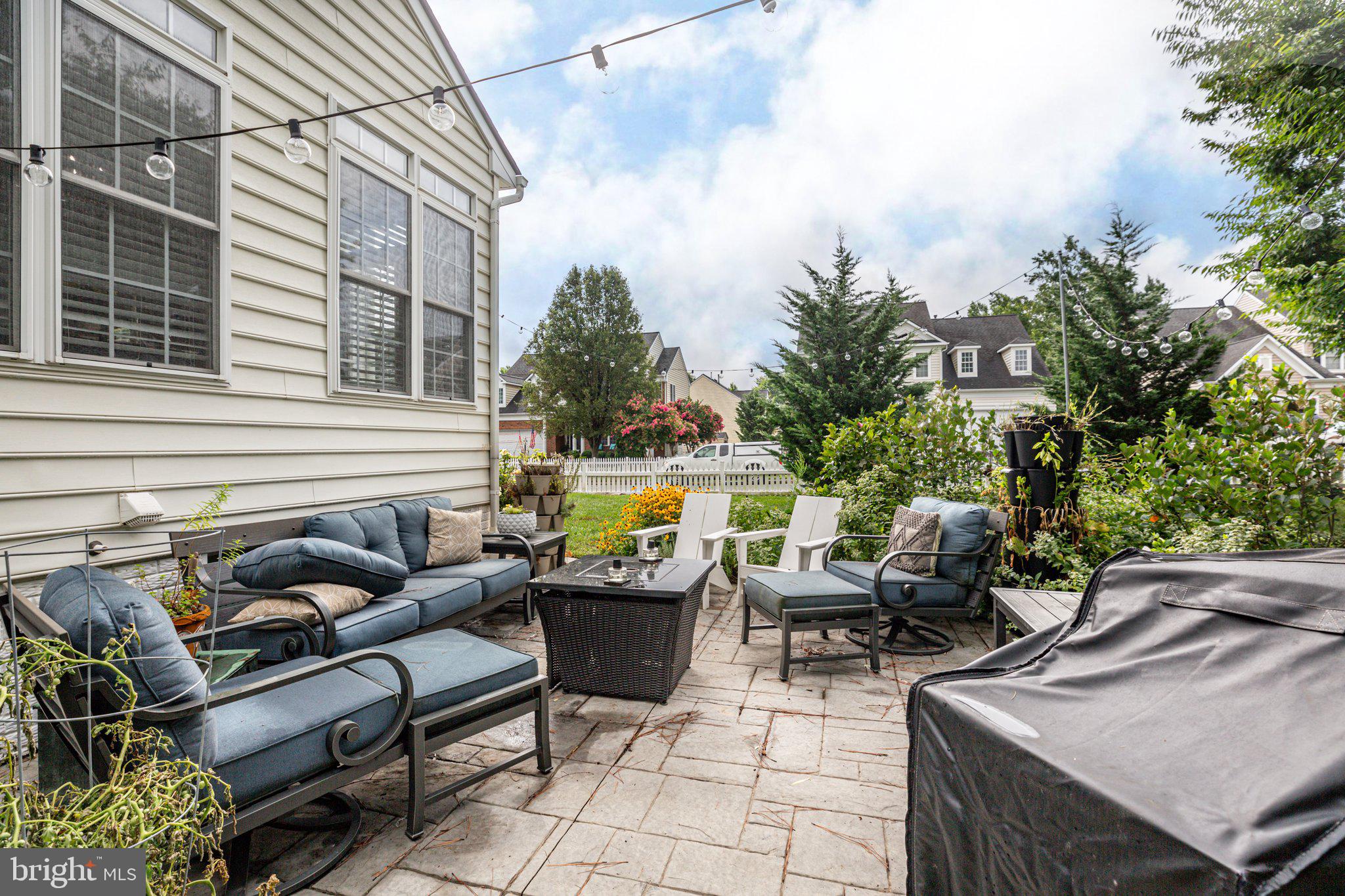 10 Crawford Ln
