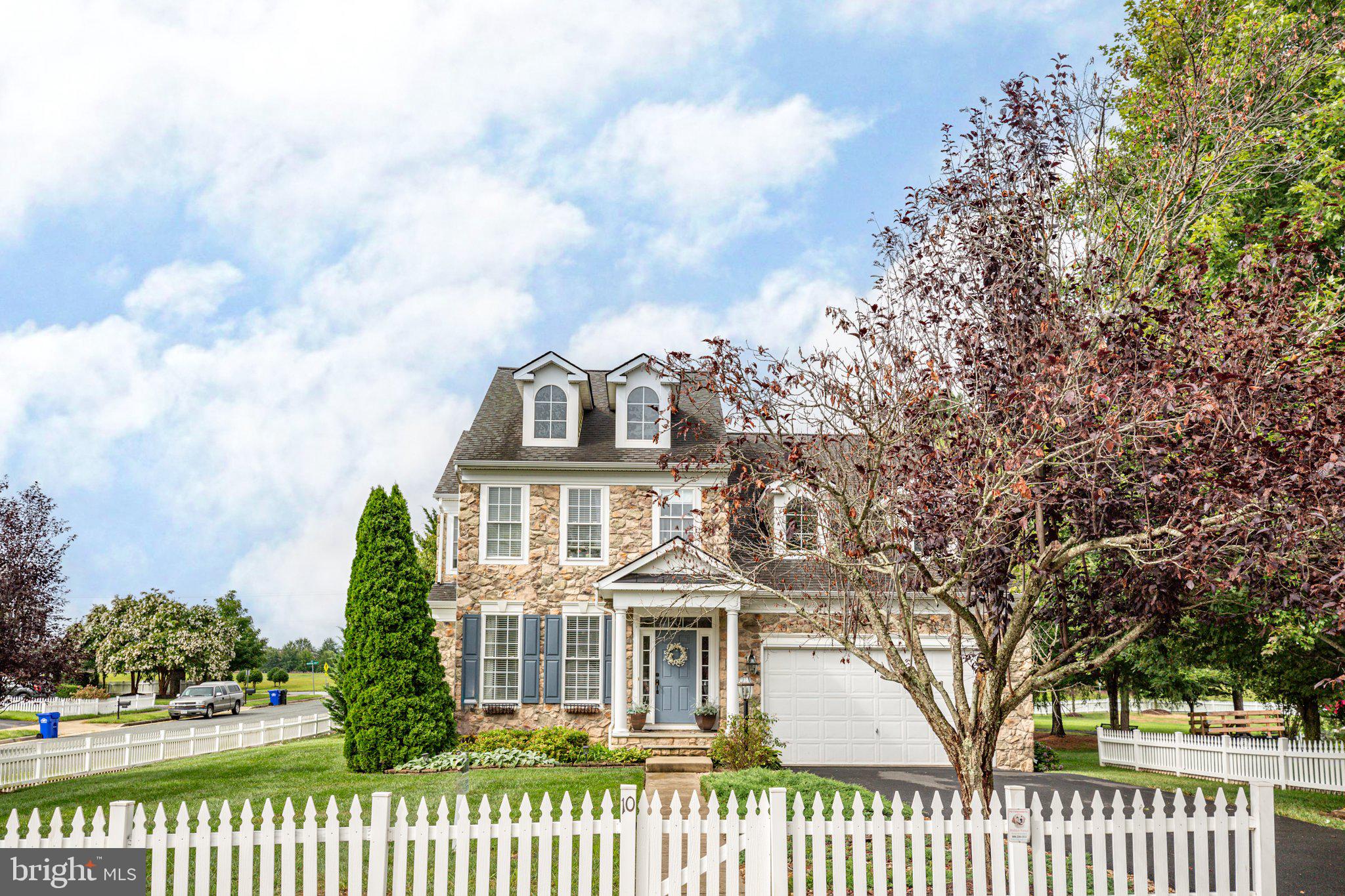 10 Crawford Ln