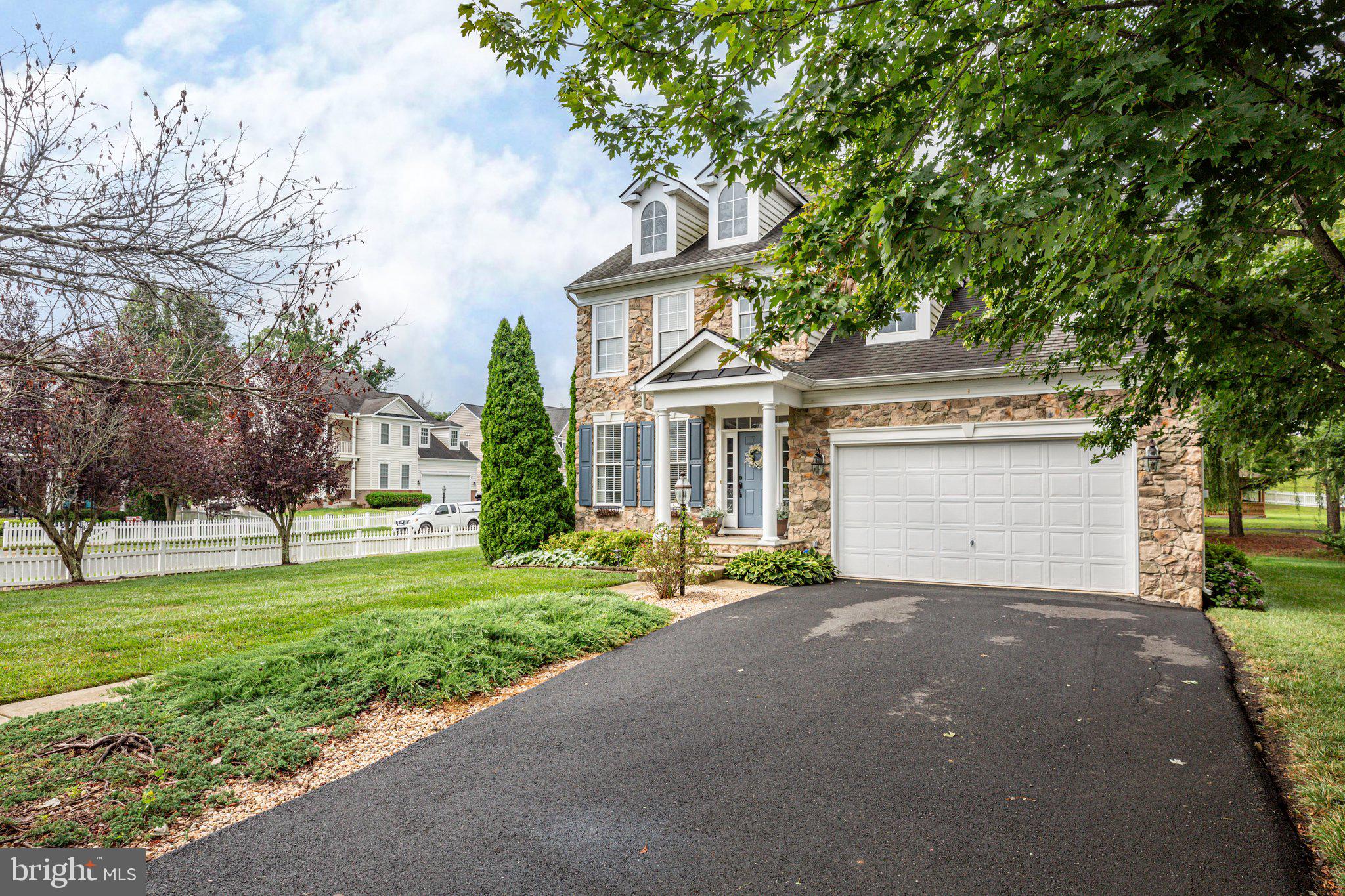 10 Crawford Ln