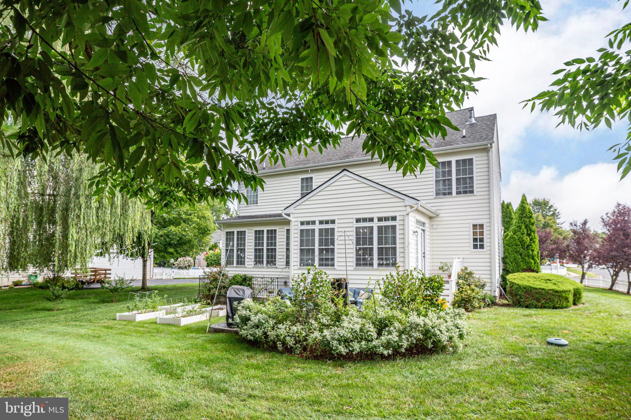 10 Crawford Ln