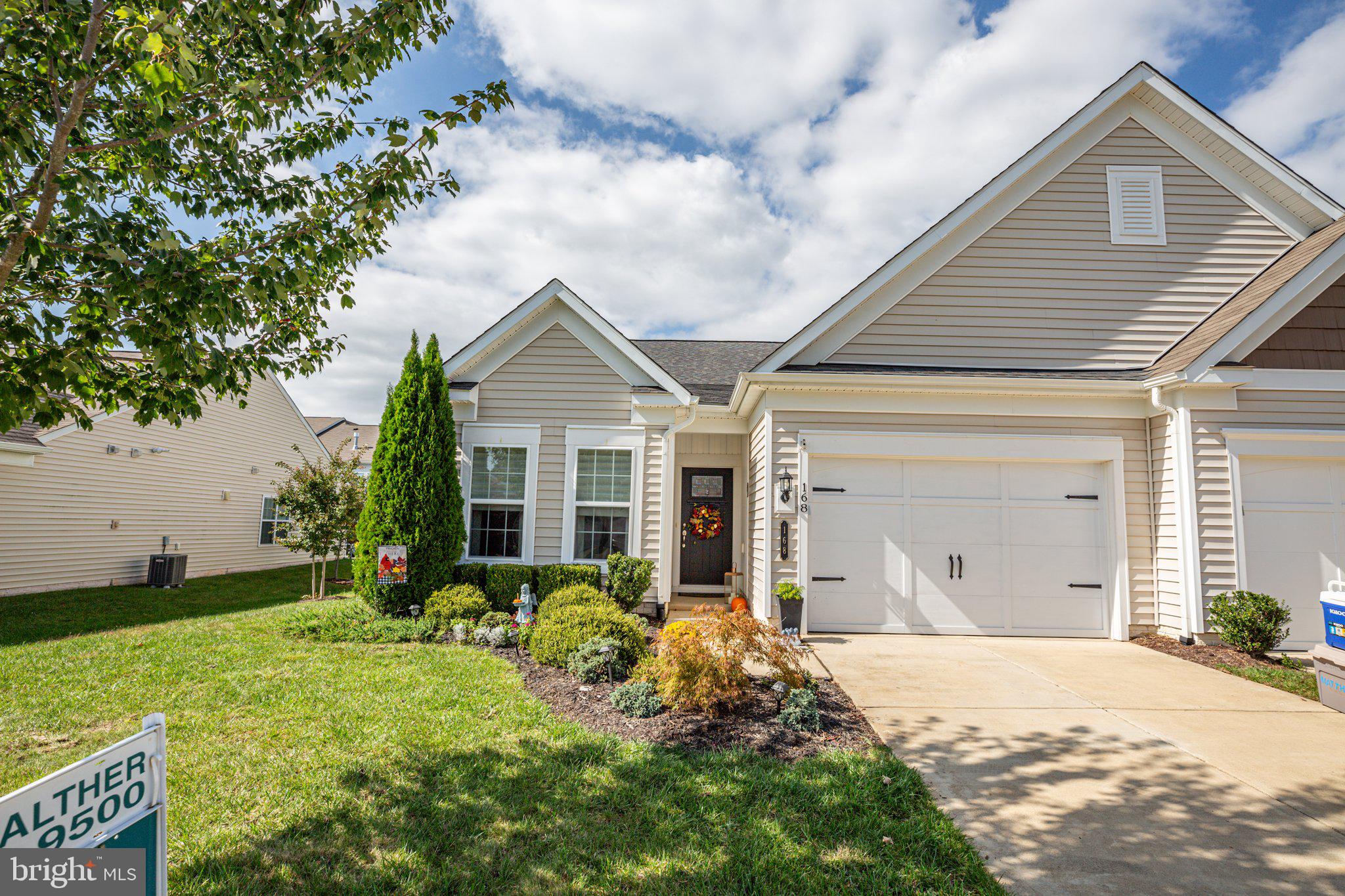 168 Hyannis Pl