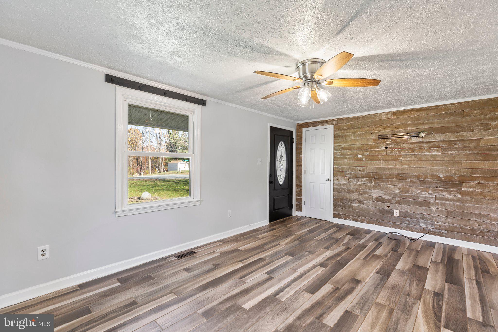 18 Hidden Lake Dr