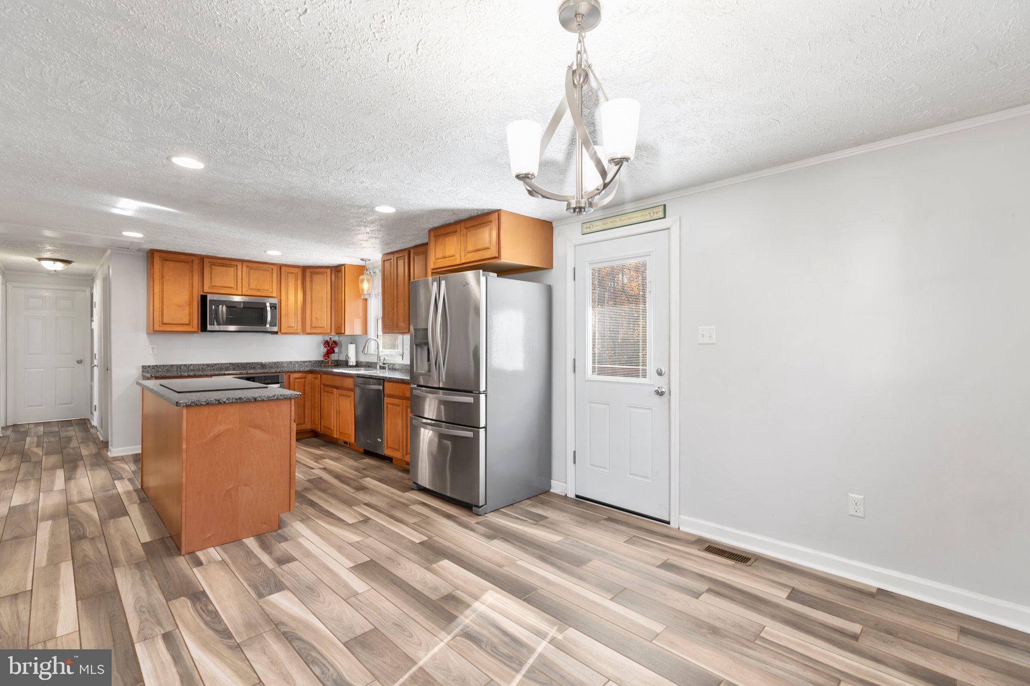 18 Hidden Lake Dr