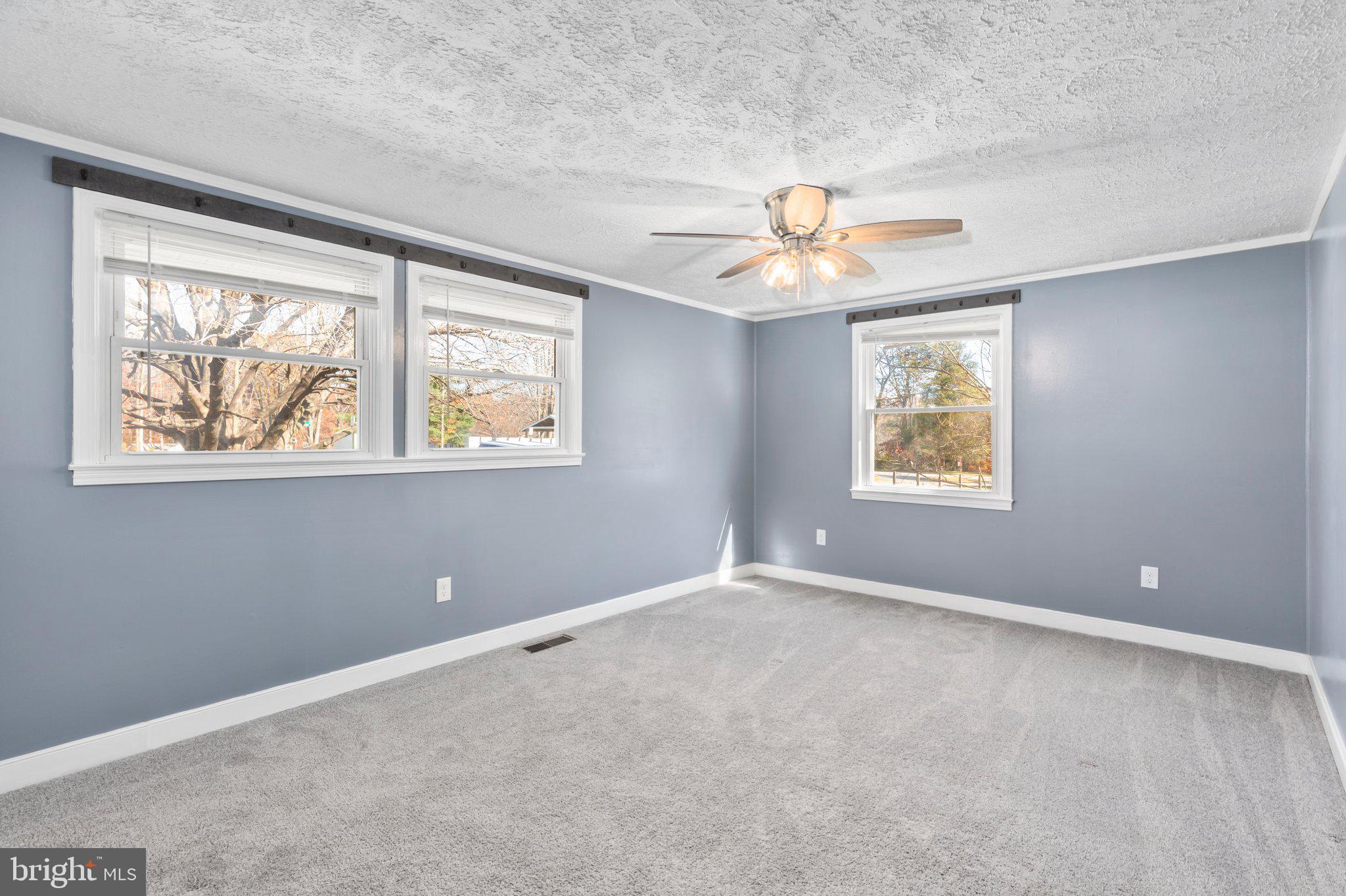 18 Hidden Lake Dr