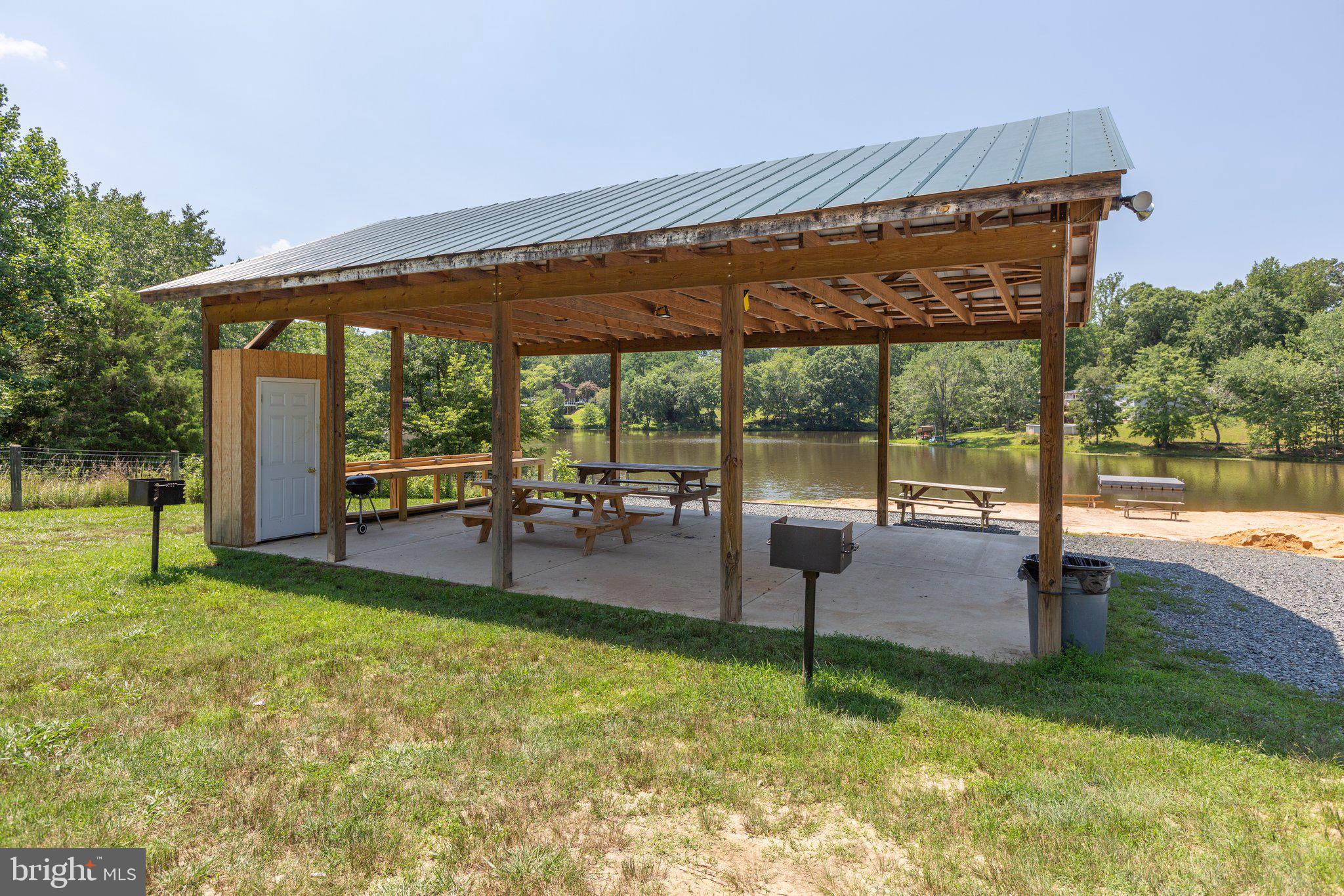 18 Hidden Lake Dr