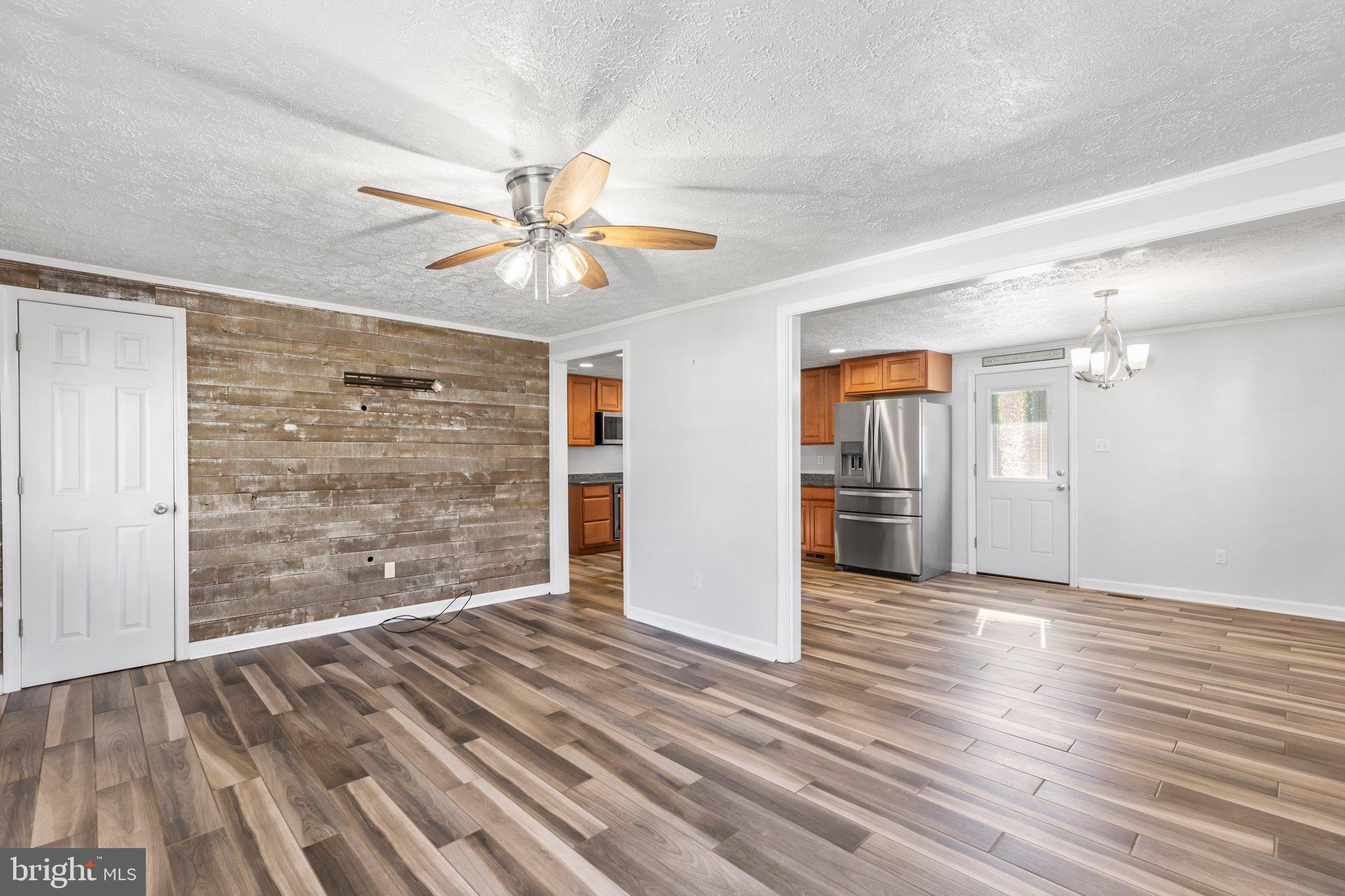 18 Hidden Lake Dr