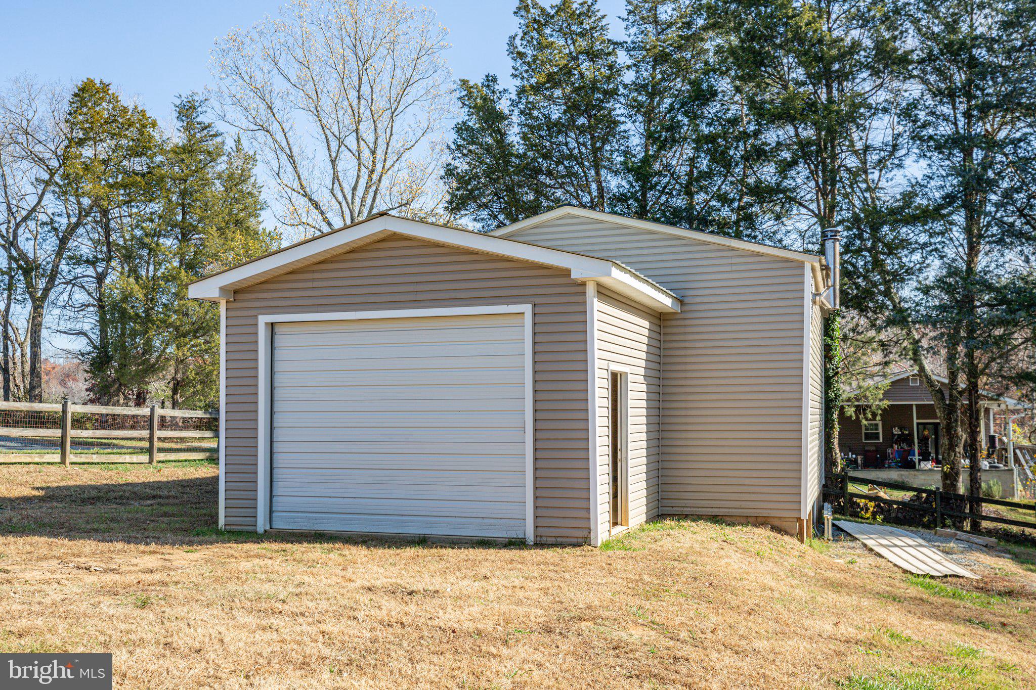 18 Hidden Lake Dr