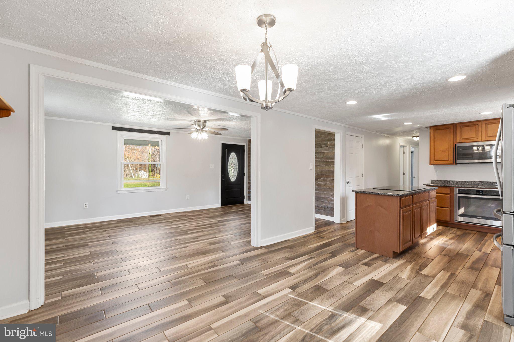 18 Hidden Lake Dr